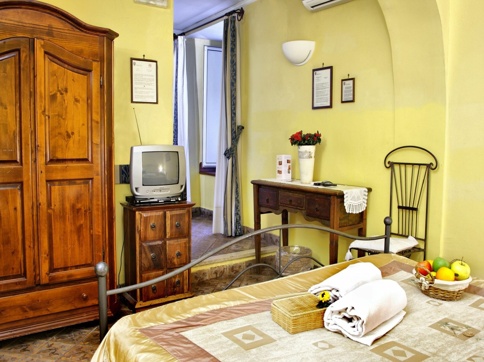 B&B L'Alloggio Dei Vassalli Nápoly Kültér fotó